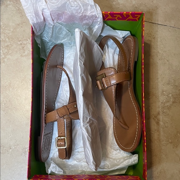 Tory Burch Casey Flat Thong Leather Sandals Tan - Picture 6 of 6